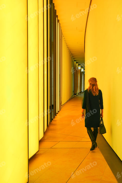 Preview: Yellow corridor in the Louis Vuitton art museum