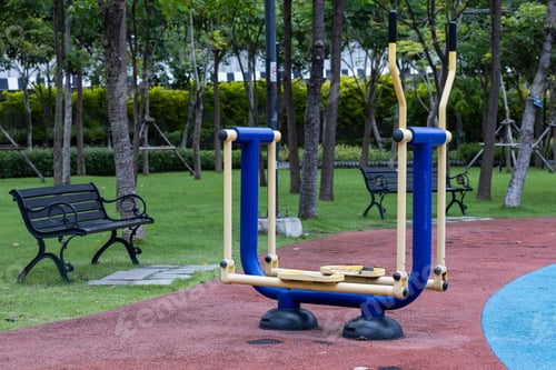 Preview: Outdoor Fitness Equipment in Park for Exercise