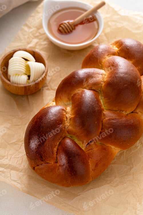 Preview: Freshly baked hallah with butter and honey
