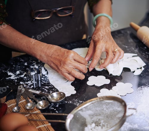 Preview: Making cookies for dessert