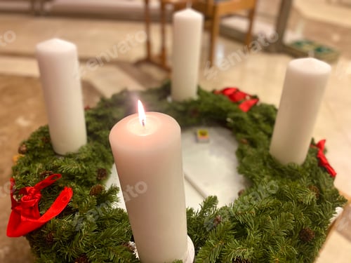 Preview: Christmas Advent Wreath with lit candle