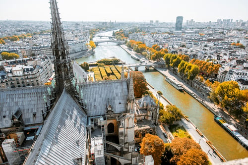 Preview: Aerial cityscape view of Paris