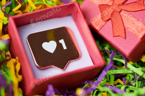 Preview: Like symbol in gift box