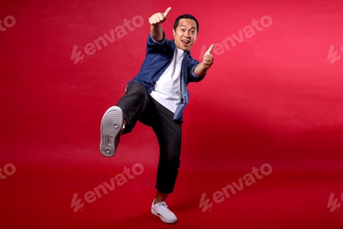 Preview: man giving thumbs up