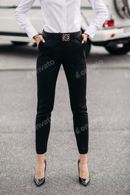 Preview: Female model showing off classic outfit on the street