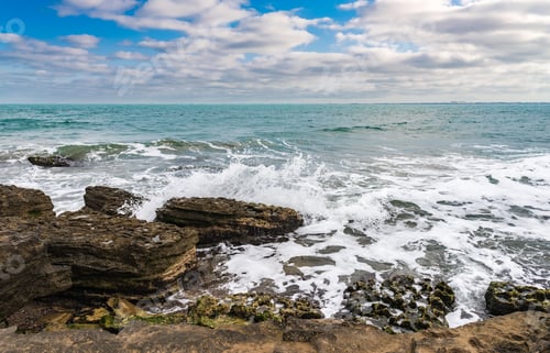 Preview: Waves breaking against coastal rocks scene