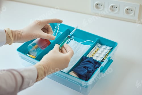 Preview: Hands in medical gloves take syringe from medicine box