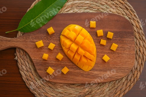 Preview: Ripe mango on wood,Ripe Mango Slice on wooden cutting board
