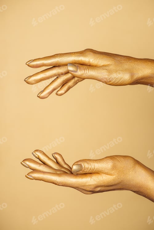 Preview: cropped view of female painted hands isolated on gold