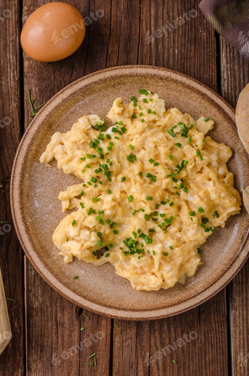 Preview: Scrambled eggs with herbs