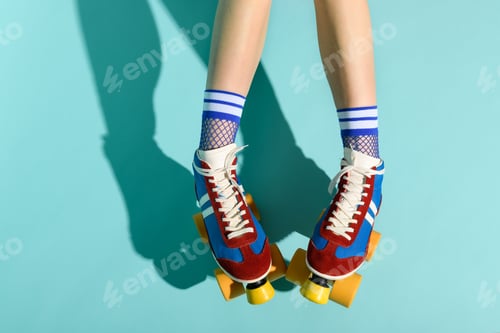 Preview: Top down view of a woman wearing rollerskates