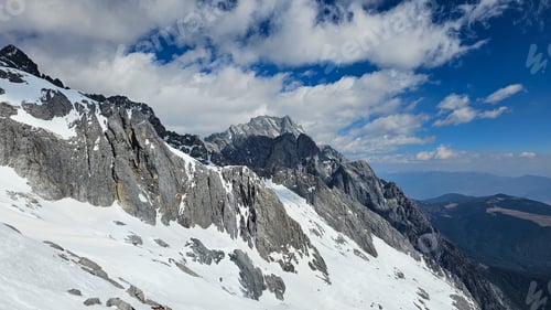 Preview: Scenic view of Blue Moon Valley and Jade Dragon Snow Mountain in Lijiang, China