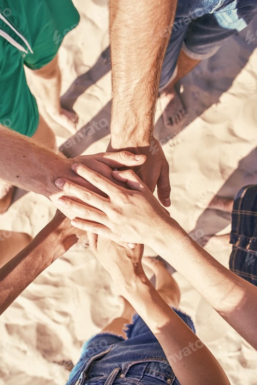 Preview: Close up of hands holding together at the beach