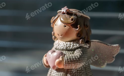 Preview: Heartfelt Angel Figurine Holding a Pink Heart