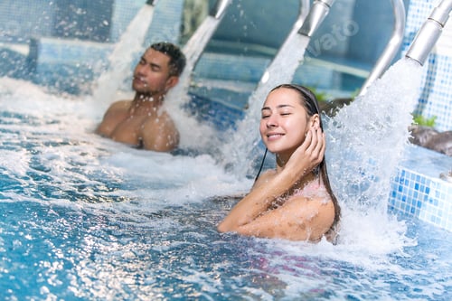 Preview: Couple in hydrotherapy pool