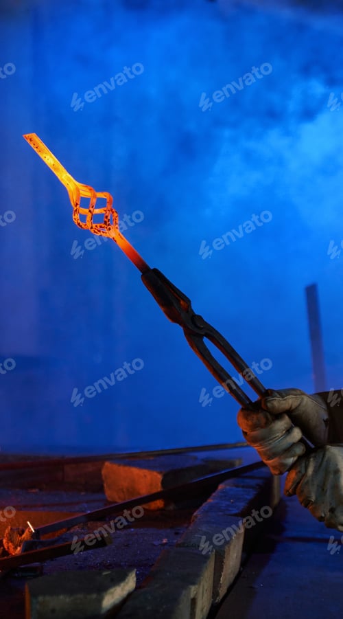 Preview: Close up of male hands holding forceps with heated steel