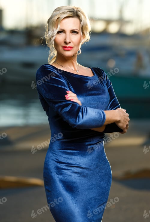 Preview: Portrait Of Adult Fashionable Elegant Woman In The City.