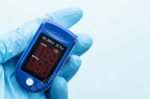 Preview: Pulse oximeter in doctor hand