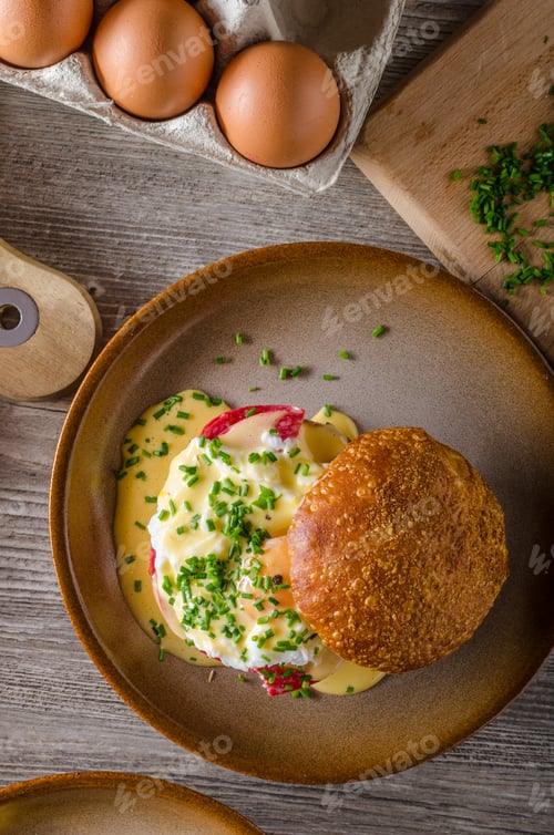 Preview: Egg benedict with hollandaise sauce