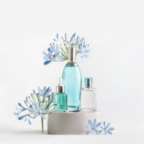 Preview: Beauty products in blue glass spray and pipette bottles