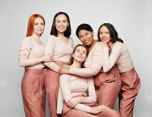Preview: Group photo of attractive ladies