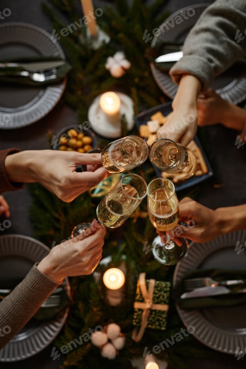 Preview: Champagne at Christmas Dinner