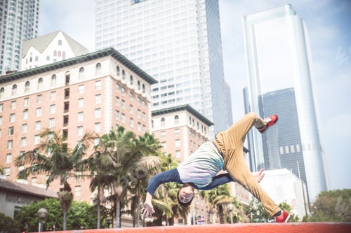 Preview: Man doing parkour