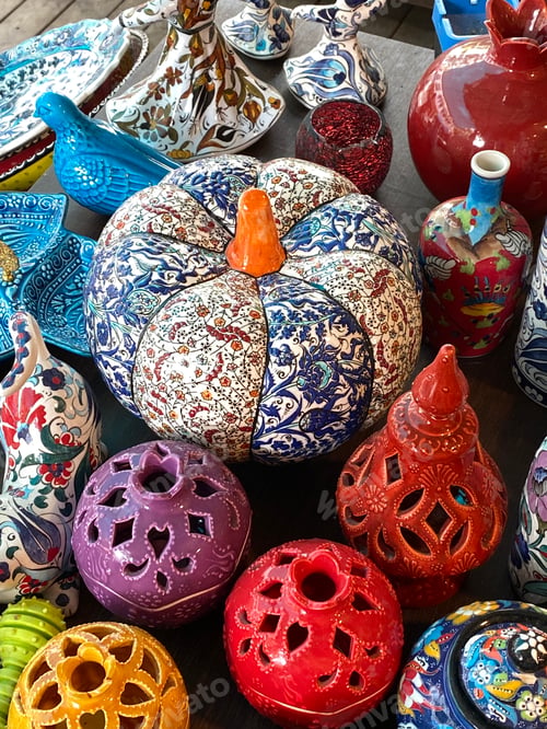 Preview: Ceramic pumpkins and decorative items with vibrant patterns displayed on a table