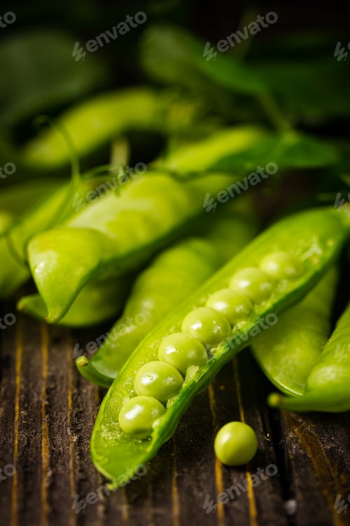 Preview: Pods of green peas