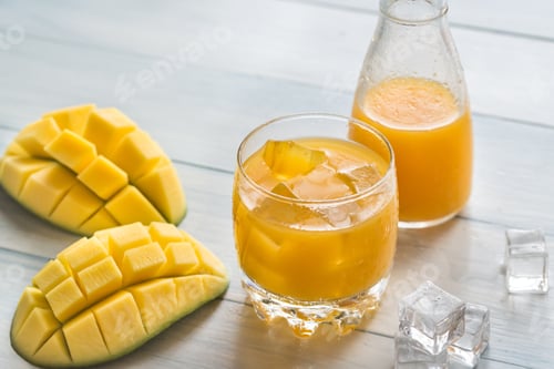 Preview: Glass of mango juice