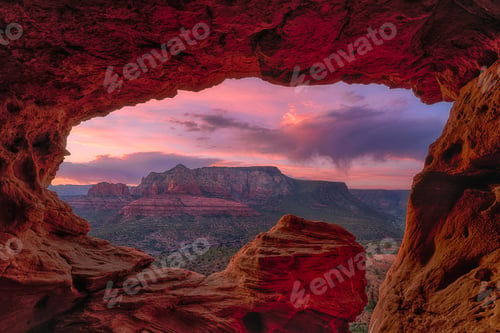 Preview: Sun setting over red rock canyons in Sedona, Arizona