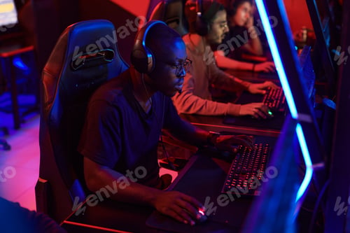 Preview: Cybersports gamers playing online games