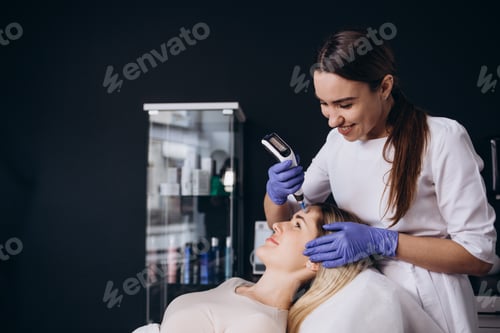 Preview: Woman getting a facial dermapen treatment at spa salon. Beauty concept. Face cosmetic procedure.