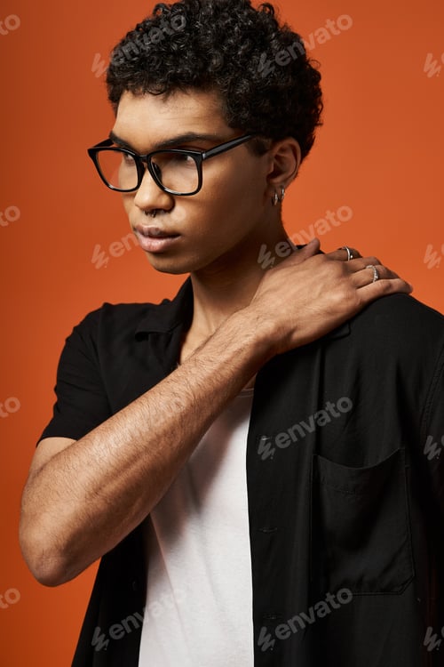Preview: Stylish Young Man in Black Tee
