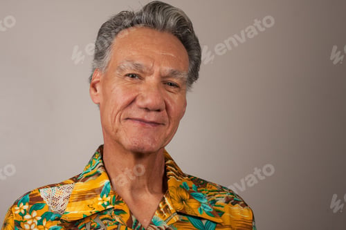 Preview: Heads shot Portrait of a mature man
