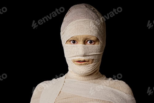 Preview: wide eyed egyptian mummy