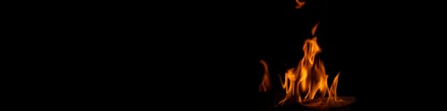 Preview: Banner 4x1 playing tongues and reflections of flame on a black background