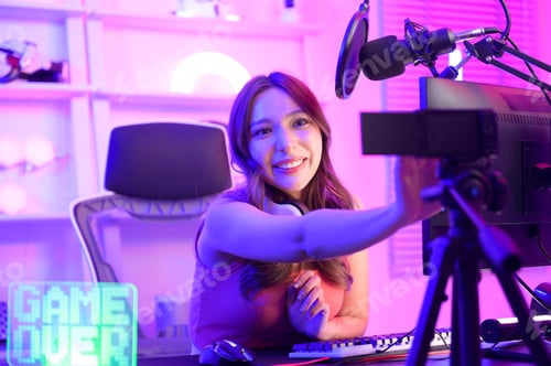 Preview: Asian Pretty woman Pro Gamer have live streaming