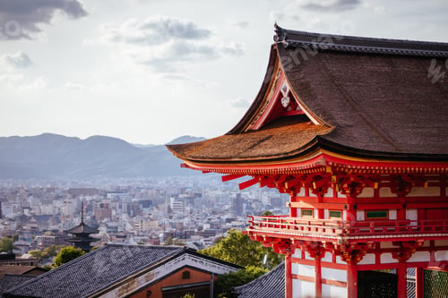 Preview: The iconic Kiyomizu-dera temple and mountain view on a sunny spring day in Kyoto, Japan