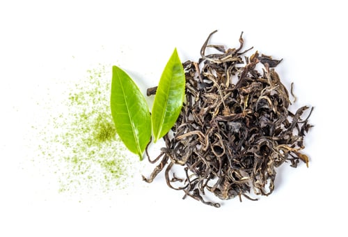 Preview: fresh leaf and dry green tea isolated on white background