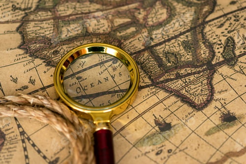 Preview: Retro magnifier with old map