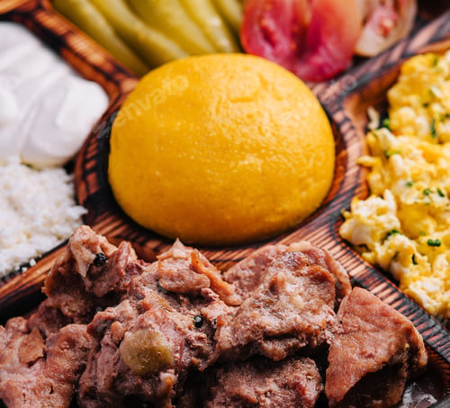 Preview: Traditional Moldavian hominy porridge on a wooden tray