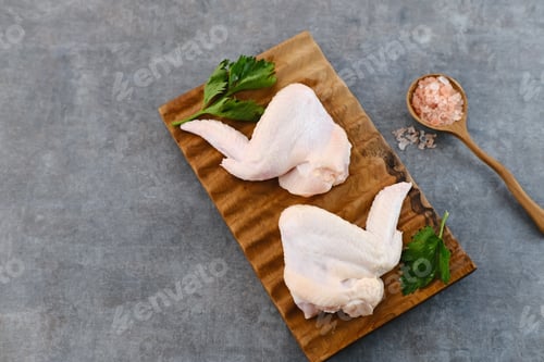 Preview: Raw chicken wings
