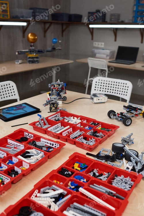 Preview: Constructor details for robotics lesson at school