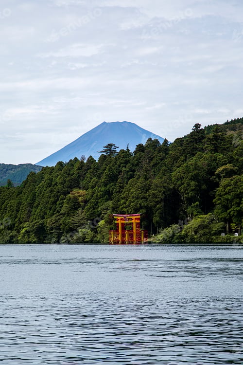 Preview: Torii of Hakone Shrine at Lake Ashi