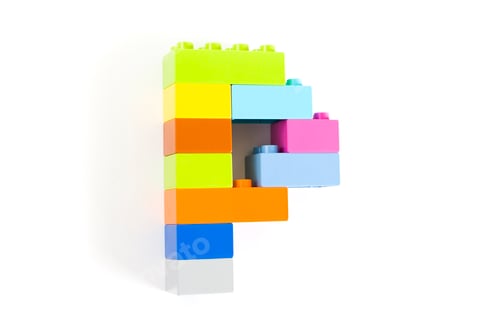Vista previa: Colorful toy brick letter P