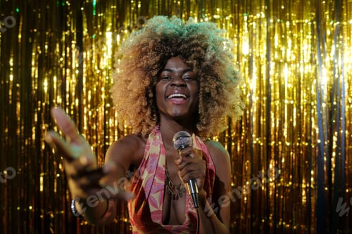 Preview: Singing Performances with Joyful Expressions on Stage