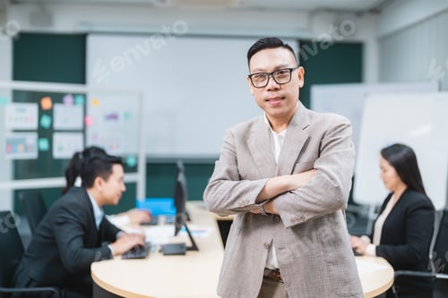 Preview: Presentation of business man in a meeting, teamwork planning and brainstorming