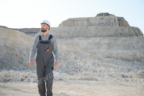 Preview: Male worker with bulldozer in sand quarry