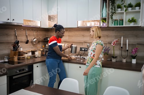 Preview: Cooking and chatting in a cozy kitchen during afternoon hours